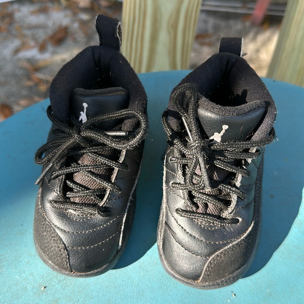Toddlers black Jordan’s sneakers size Size 6c